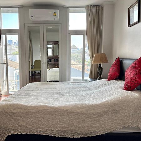 Samsen Suites Spacious 2Br Contemporary Thai Style Бангкок Экстерьер фото