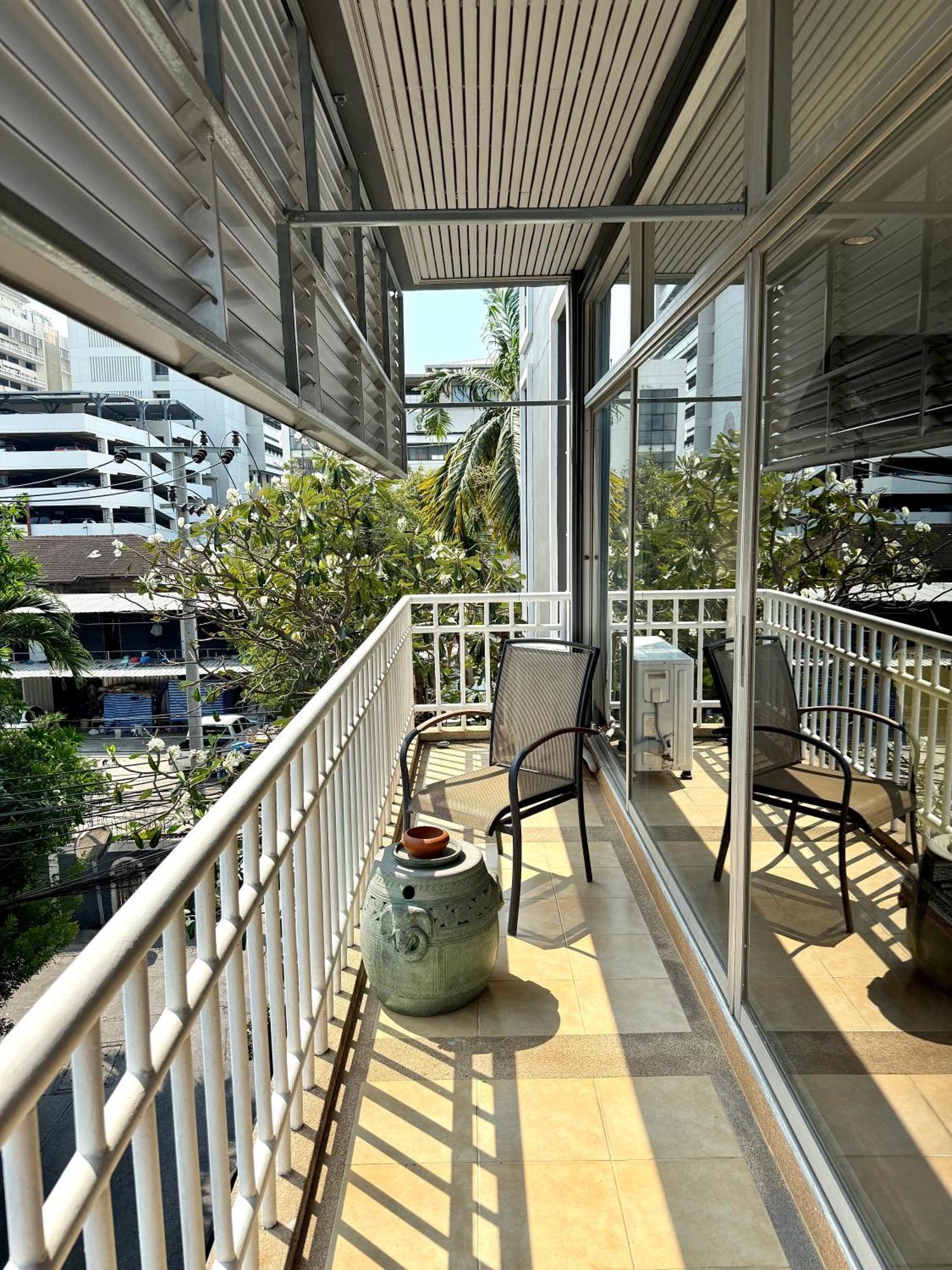 Samsen Suites Spacious 2Br Contemporary Thai Style Бангкок Экстерьер фото