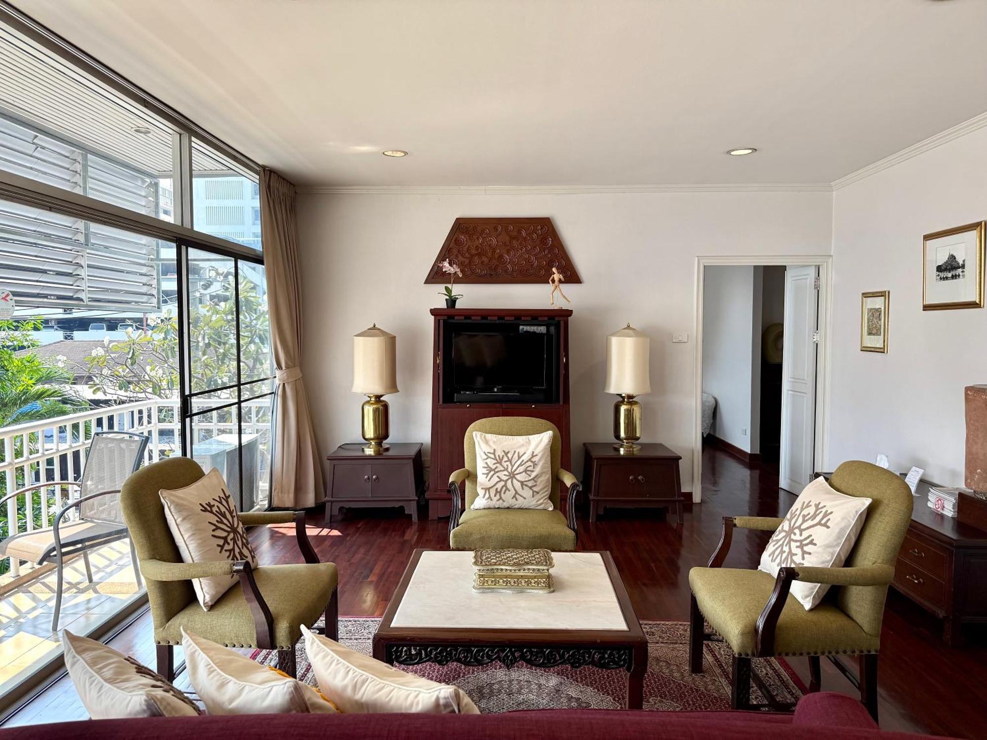 Samsen Suites Spacious 2Br Contemporary Thai Style Бангкок Экстерьер фото