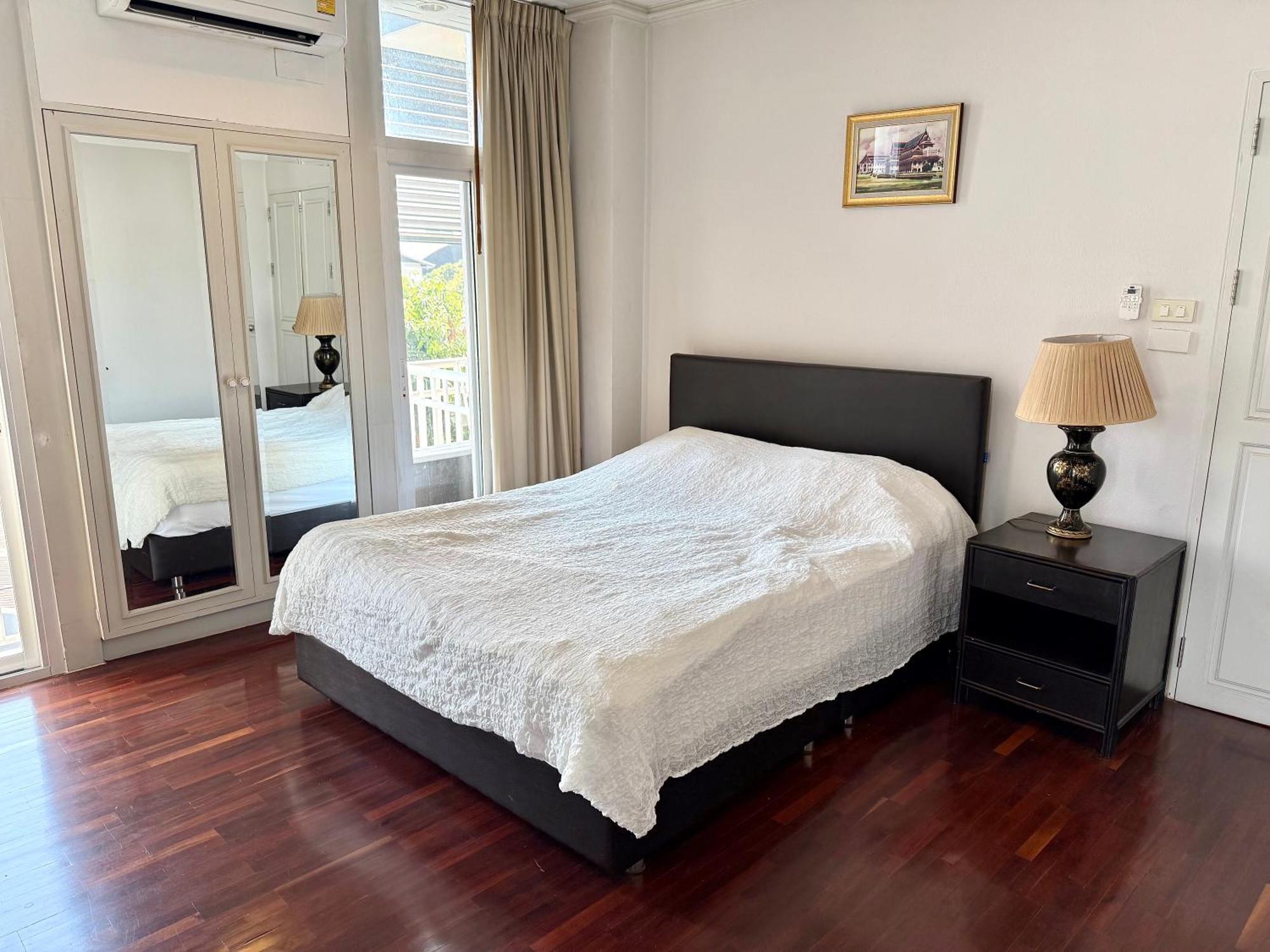 Samsen Suites Spacious 2Br Contemporary Thai Style Бангкок Экстерьер фото