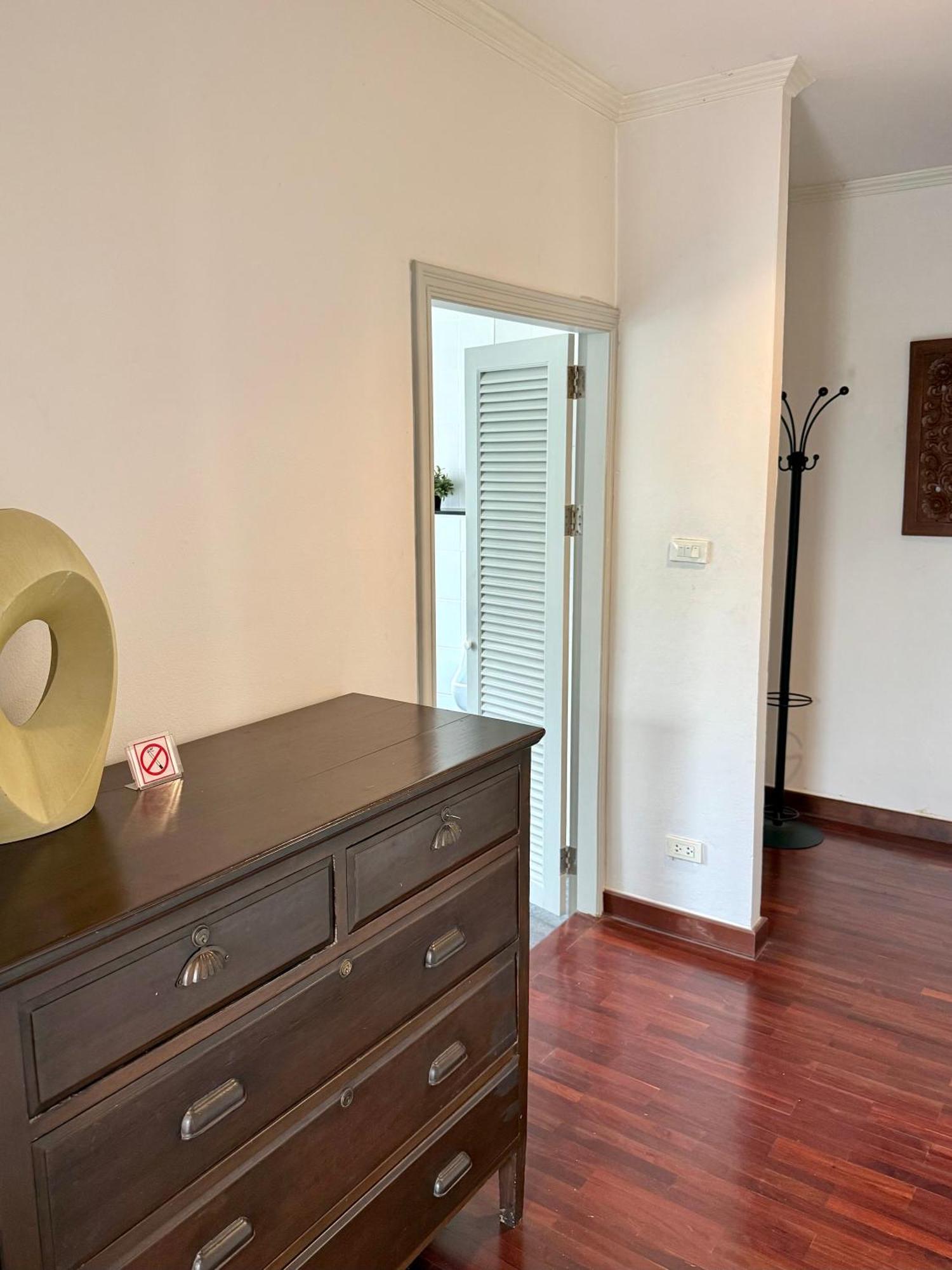 Samsen Suites Spacious 2Br Contemporary Thai Style Бангкок Экстерьер фото