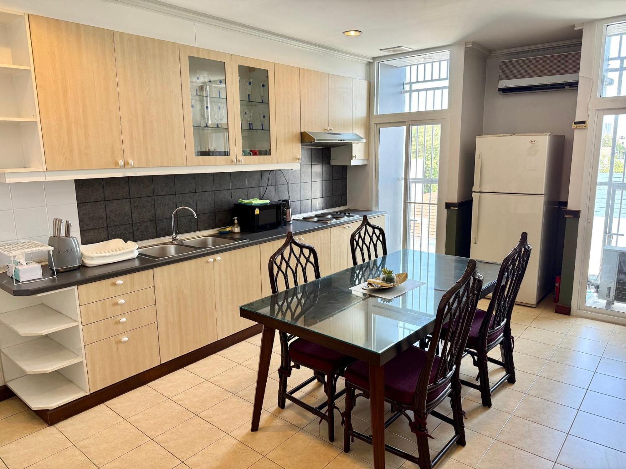 Samsen Suites Spacious 2Br Contemporary Thai Style Бангкок Экстерьер фото
