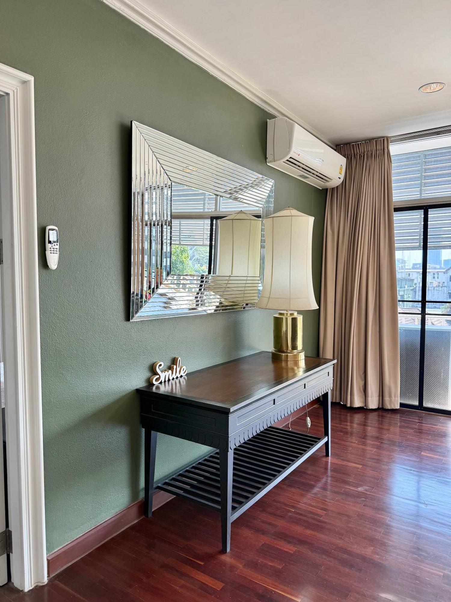 Samsen Suites Spacious 2Br Contemporary Thai Style Бангкок Экстерьер фото