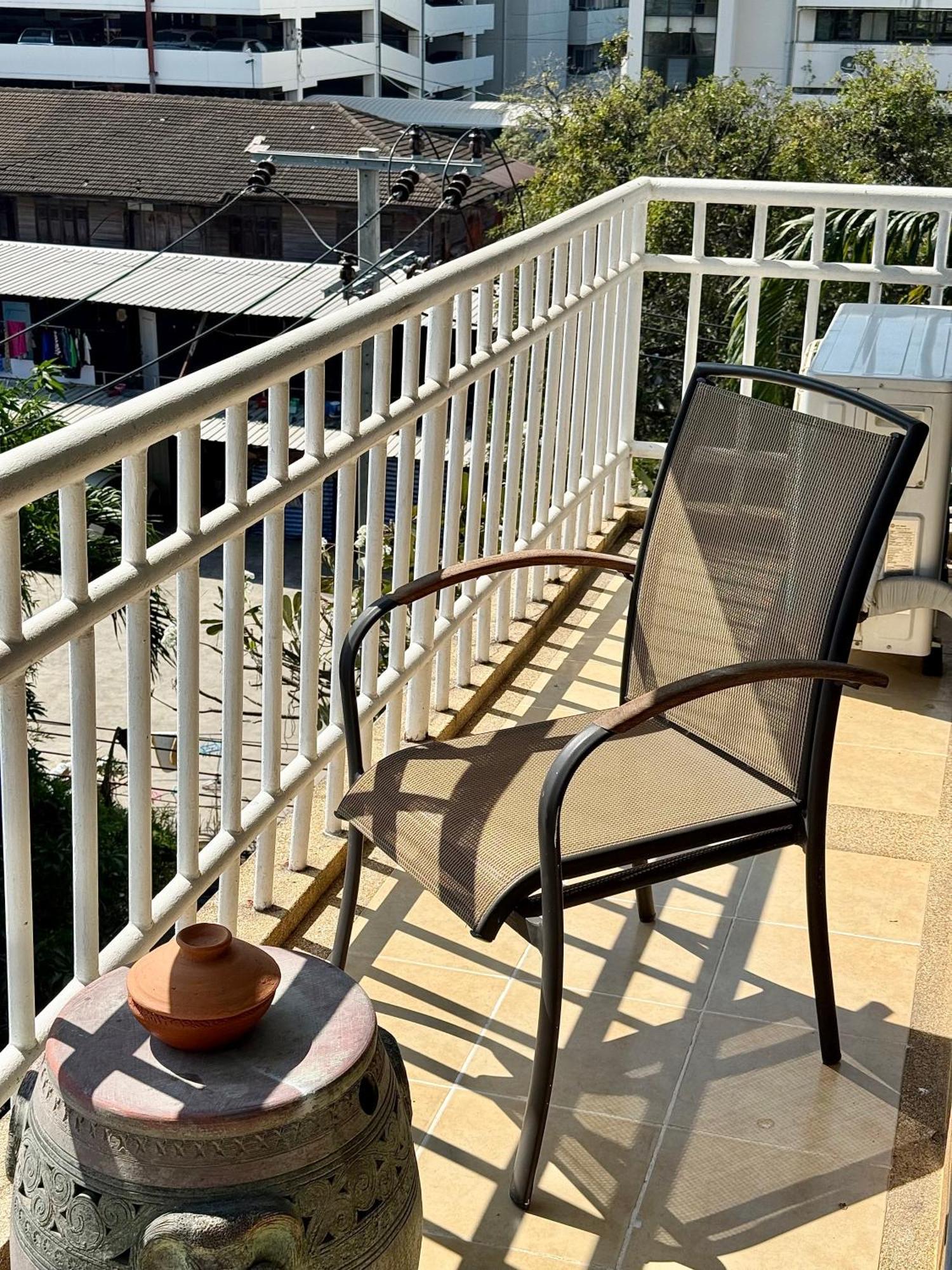 Samsen Suites Spacious 2Br Contemporary Thai Style Бангкок Экстерьер фото