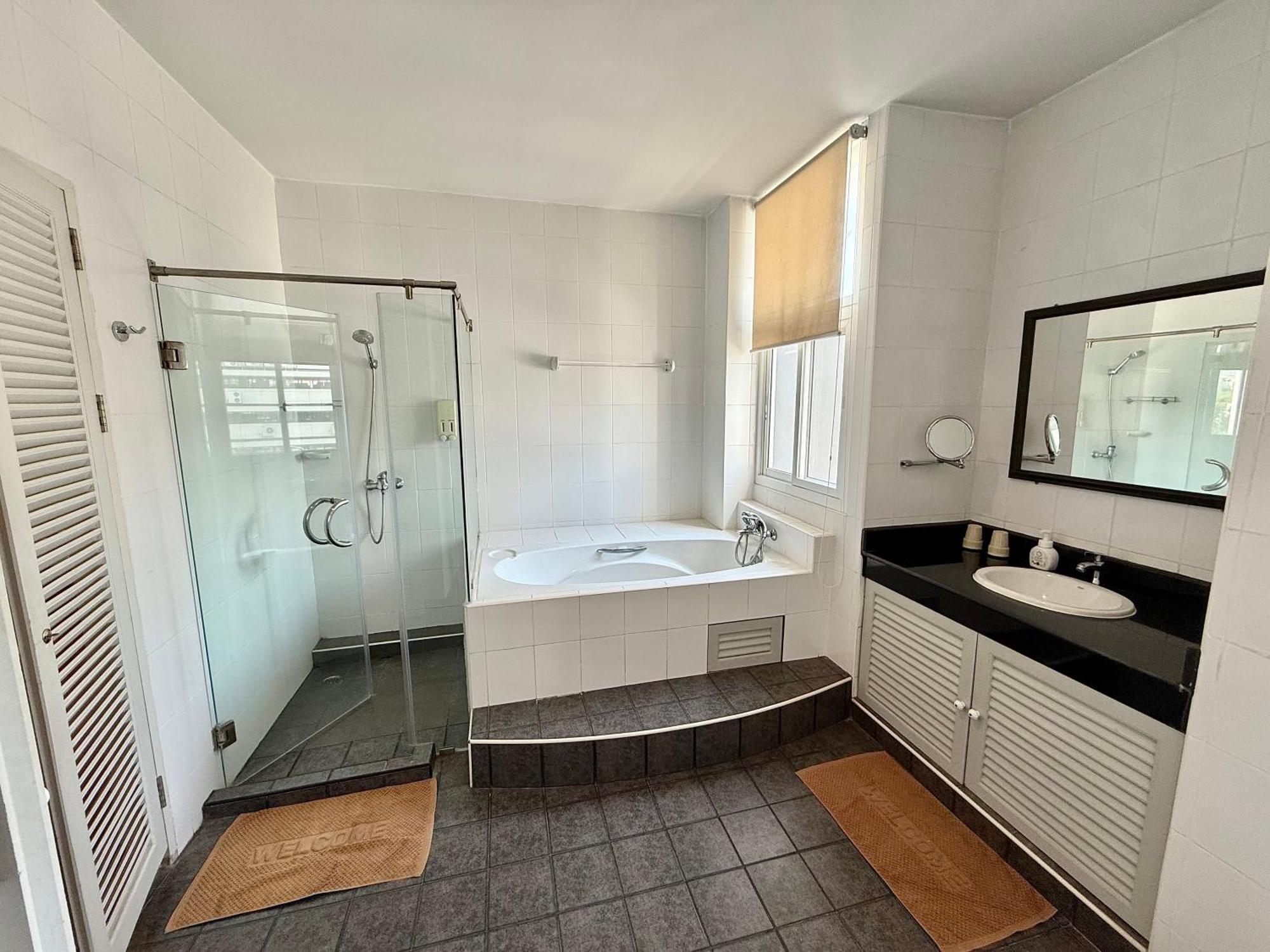 Samsen Suites Spacious 2Br Contemporary Thai Style Бангкок Экстерьер фото